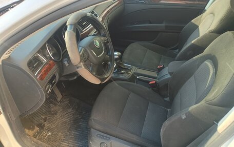 Skoda Superb III рестайлинг, 2011 год, 750 000 рублей, 13 фотография