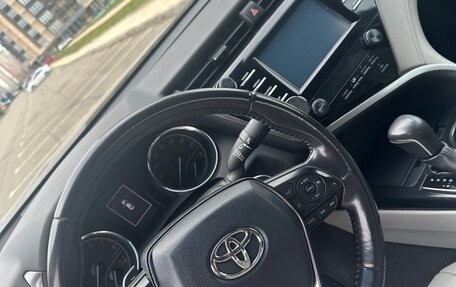 Toyota Camry, 2019 год, 1 950 000 рублей, 6 фотография