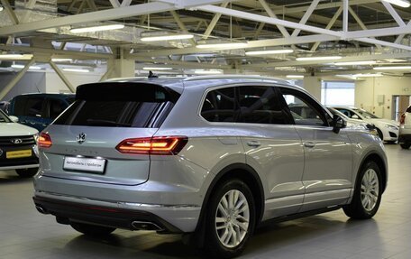 Volkswagen Touareg III, 2020 год, 4 900 000 рублей, 7 фотография