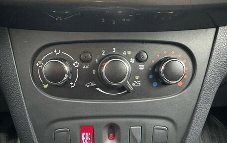 Renault Logan II, 2015 год, 630 000 рублей, 20 фотография