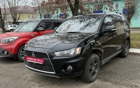 Mitsubishi Outlander III рестайлинг 3, 2011 год, 1 280 000 рублей, 2 фотография