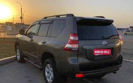 Toyota Land Cruiser Prado 150 рестайлинг 2, 2015 год, 4 150 000 рублей, 3 фотография