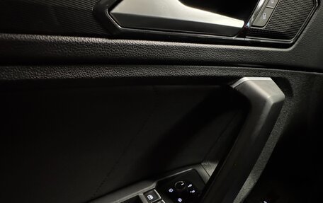 Volkswagen Tiguan II, 2018 год, 3 290 000 рублей, 19 фотография