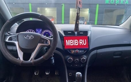 Hyundai Solaris II рестайлинг, 2011 год, 700 000 рублей, 1 фотография