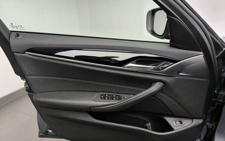 BMW 5 серия, 2018 год, 3 500 000 рублей, 18 фотография