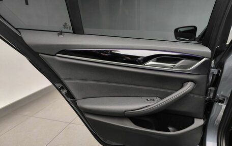 BMW 5 серия, 2018 год, 3 500 000 рублей, 24 фотография