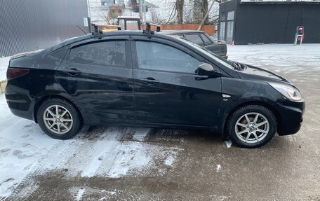 Hyundai Solaris II рестайлинг, 2011 год, 700 000 рублей, 4 фотография