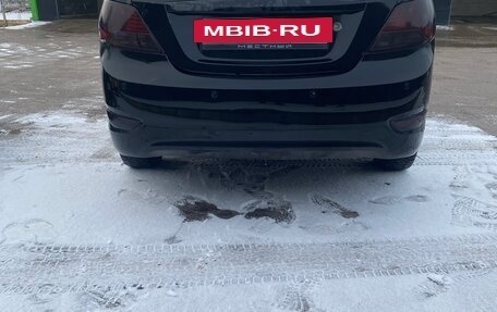 Hyundai Solaris II рестайлинг, 2011 год, 700 000 рублей, 3 фотография