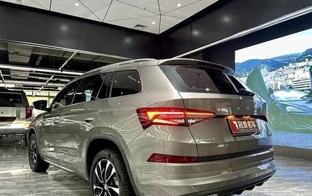 Skoda Kodiaq I, 2023 год, 3 690 700 рублей, 6 фотография