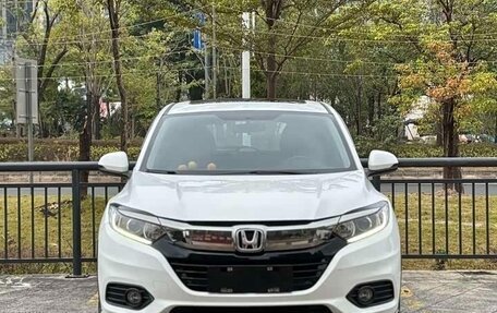 Honda Vezel, 2022 год, 1 390 000 рублей, 2 фотография