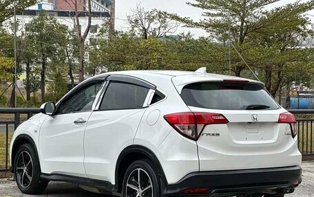 Honda Vezel, 2022 год, 1 390 000 рублей, 4 фотография