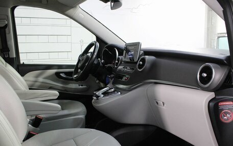 Mercedes-Benz V-Класс, 2017 год, 4 800 000 рублей, 25 фотография