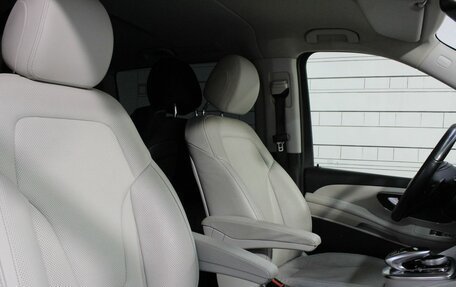 Mercedes-Benz V-Класс, 2017 год, 4 800 000 рублей, 26 фотография