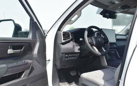 Toyota Sequoia, 2024 год, 13 000 000 рублей, 8 фотография