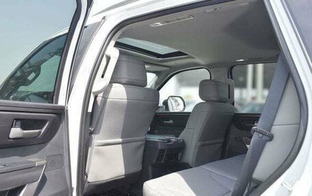 Toyota Sequoia, 2024 год, 13 000 000 рублей, 12 фотография