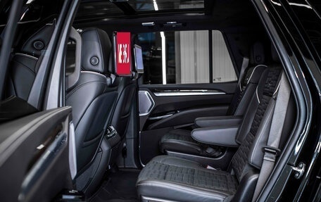 Cadillac Escalade V, 2025 год, 19 980 000 рублей, 18 фотография