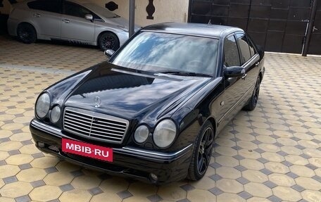 Mercedes-Benz E-Класс, 1999 год, 450 000 рублей, 1 фотография