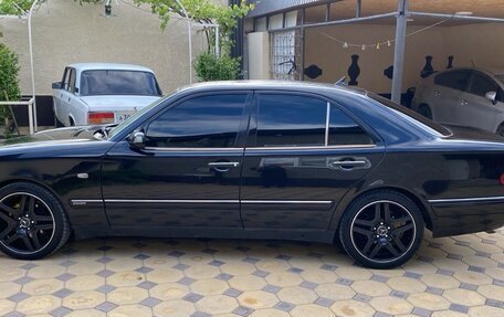 Mercedes-Benz E-Класс, 1999 год, 450 000 рублей, 4 фотография