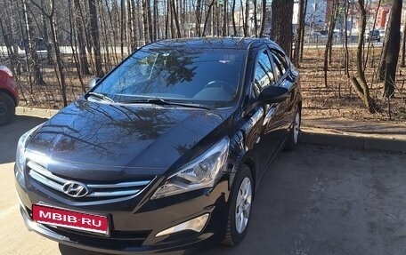 Hyundai Solaris II рестайлинг, 2015 год, 1 050 000 рублей, 1 фотография