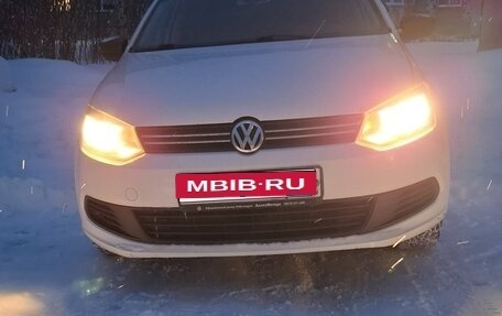 Volkswagen Polo VI (EU Market), 2013 год, 750 000 рублей, 1 фотография