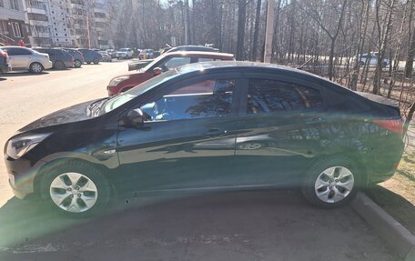 Hyundai Solaris II рестайлинг, 2015 год, 1 050 000 рублей, 4 фотография