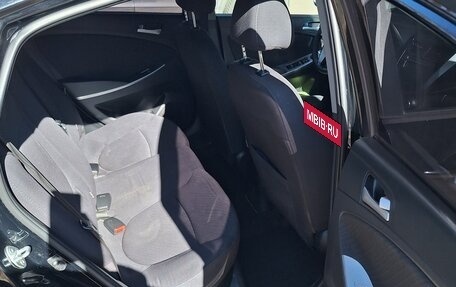 Hyundai Solaris II рестайлинг, 2015 год, 1 050 000 рублей, 6 фотография