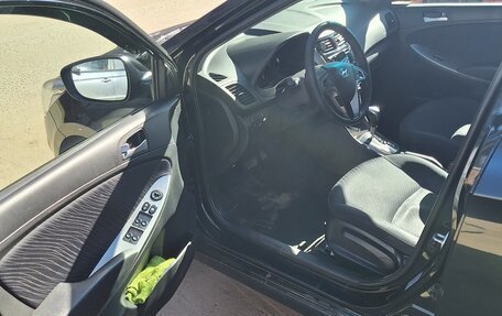 Hyundai Solaris II рестайлинг, 2015 год, 1 050 000 рублей, 9 фотография