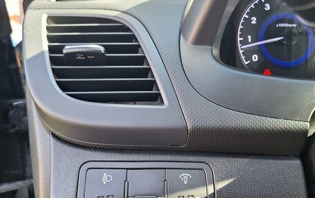 Hyundai Solaris II рестайлинг, 2015 год, 1 050 000 рублей, 12 фотография