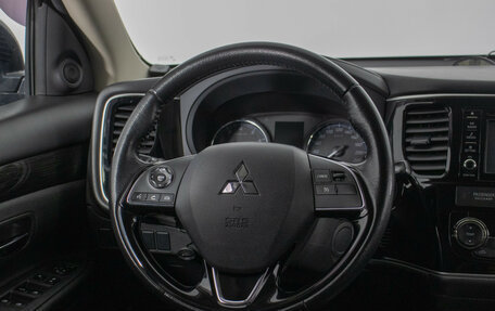 Mitsubishi Outlander III рестайлинг 3, 2017 год, 2 187 000 рублей, 15 фотография