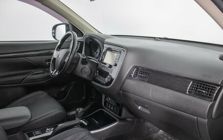 Mitsubishi Outlander III рестайлинг 3, 2017 год, 2 187 000 рублей, 9 фотография