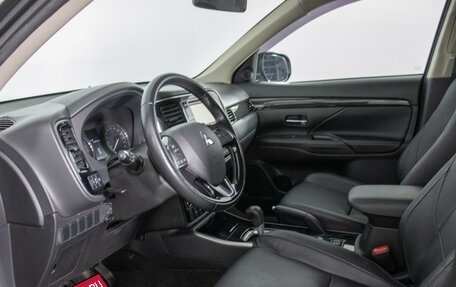 Mitsubishi Outlander III рестайлинг 3, 2017 год, 2 187 000 рублей, 10 фотография