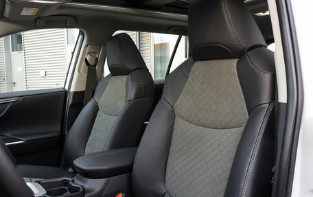 Toyota RAV4, 2025 год, 4 990 000 рублей, 13 фотография