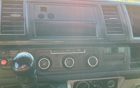 Volkswagen Transporter T6 рестайлинг, 2016 год, 1 300 000 рублей, 10 фотография