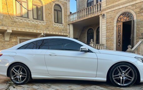 Mercedes-Benz E-Класс, 2015 год, 2 500 000 рублей, 4 фотография