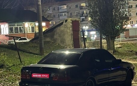 Mercedes-Benz E-Класс, 1999 год, 580 000 рублей, 1 фотография