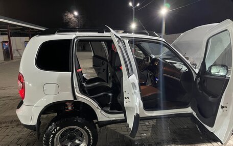 Chevrolet Niva I рестайлинг, 2012 год, 700 000 рублей, 15 фотография