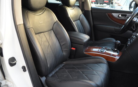 Infiniti FX II, 2011 год, 2 040 000 рублей, 31 фотография