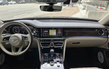 Bentley Flying Spur, 2023 год, 20 000 000 рублей, 4 фотография