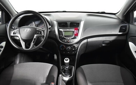 Hyundai Solaris II рестайлинг, 2011 год, 520 000 рублей, 11 фотография