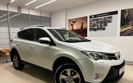 Toyota RAV4, 2015 год, 2 150 000 рублей, 3 фотография