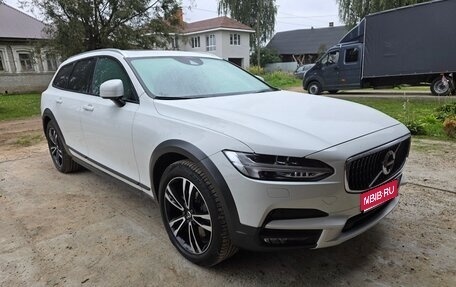 Volvo V90 Cross Country I рестайлинг, 2020 год, 3 750 000 рублей, 1 фотография