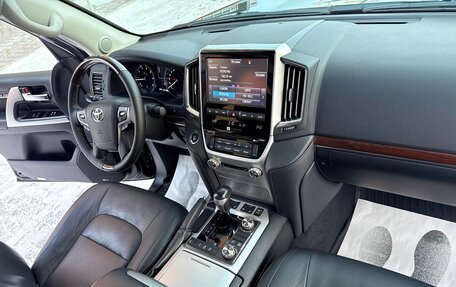 Toyota Land Cruiser 200, 2016 год, 6 750 000 рублей, 39 фотография