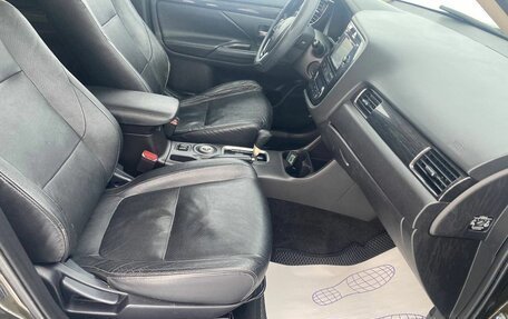 Mitsubishi Outlander III рестайлинг 3, 2015 год, 1 490 000 рублей, 19 фотография