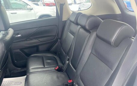 Mitsubishi Outlander III рестайлинг 3, 2015 год, 1 490 000 рублей, 11 фотография