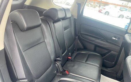 Mitsubishi Outlander III рестайлинг 3, 2015 год, 1 490 000 рублей, 8 фотография