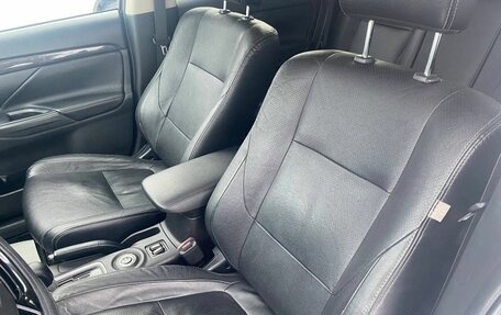 Mitsubishi Outlander III рестайлинг 3, 2015 год, 1 490 000 рублей, 15 фотография