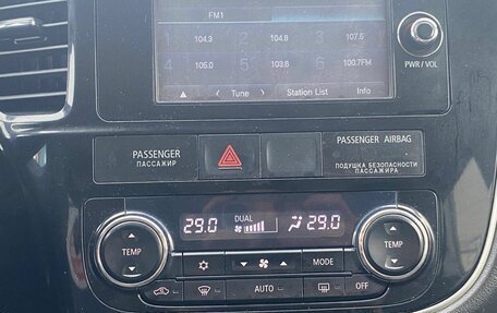 Mitsubishi Outlander III рестайлинг 3, 2015 год, 1 490 000 рублей, 29 фотография