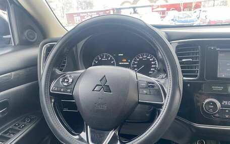 Mitsubishi Outlander III рестайлинг 3, 2015 год, 1 490 000 рублей, 25 фотография