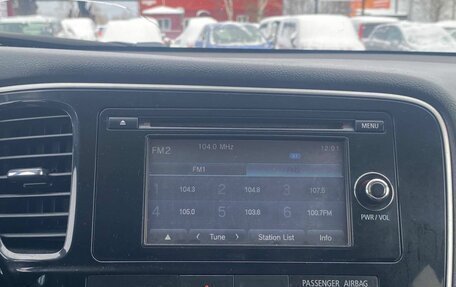 Mitsubishi Outlander III рестайлинг 3, 2015 год, 1 490 000 рублей, 28 фотография