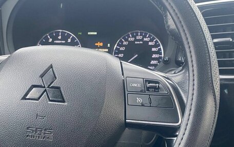 Mitsubishi Outlander III рестайлинг 3, 2015 год, 1 490 000 рублей, 27 фотография